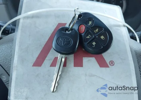 2004 Toyota Sienna Xle z USA, uszkodzony, nr VIN 5TDZA22C74S098745